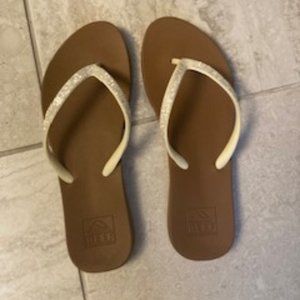 Reef Flip Flops, size 6/7 (Women)